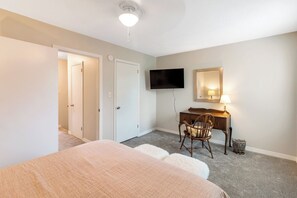 2 chambres, fer et planche à repasser, Wi-Fi, draps fournis