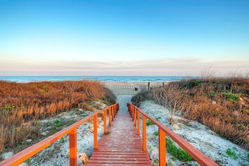 Beachfront Condo w/ Ocean View, 2 Pools, Boardwalk to the Beach Island Getaway