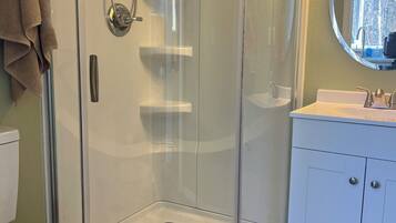 Bruser, hårtørrer, håndklæder, Sæbe