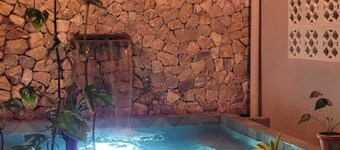 Modern Apartment. In Town, Peaceful with A/C and Hot Water