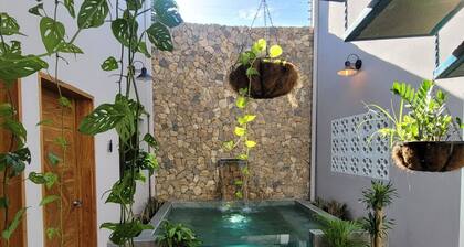 Modern Apartment. In Town, Peaceful with A/C and Hot Water