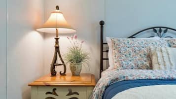 3 bedrooms, iron/ironing board, WiFi, bed sheets