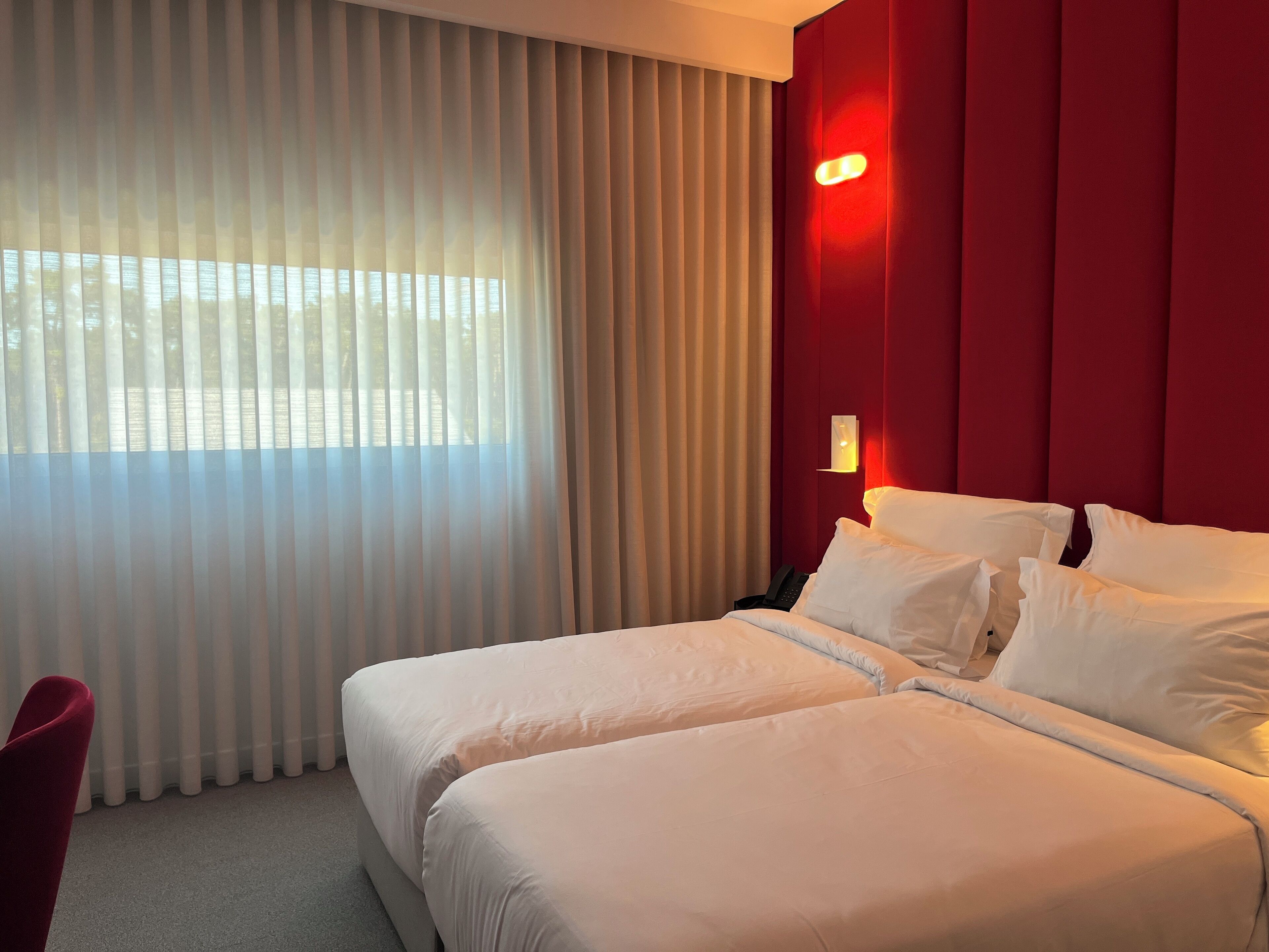 Tomannsrom – standard | Minibar, safe på rommet, skrivebord og blendingsgardiner