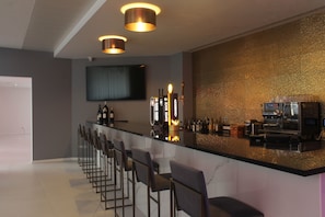 Bar (on property) - REDNYX Hotel (Ovar)