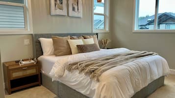 3 bedrooms, desk, WiFi
