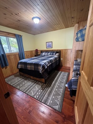 3 室のベッドルーム、デスク、アイロン / アイロン台、WiFi (無料)