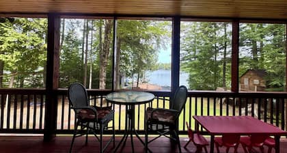Year-Round Lakefront Family Retreat with Private Waterfront and Treehouse