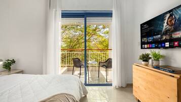 2 bedrooms, iron/ironing board, travel cot, WiFi
