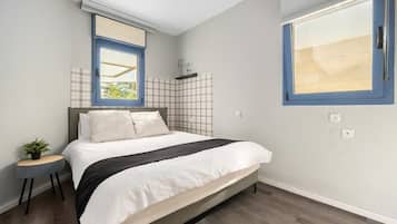 2 habitaciones, tabla de planchar con plancha y cuna de viaje