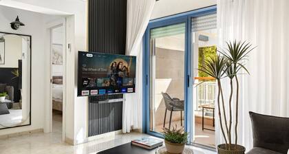 Bright 2BR Apartment with Balcony at Royal Park