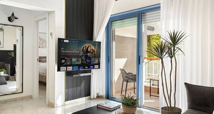 Bright 2BR Apartment with Balcony at Royal Park