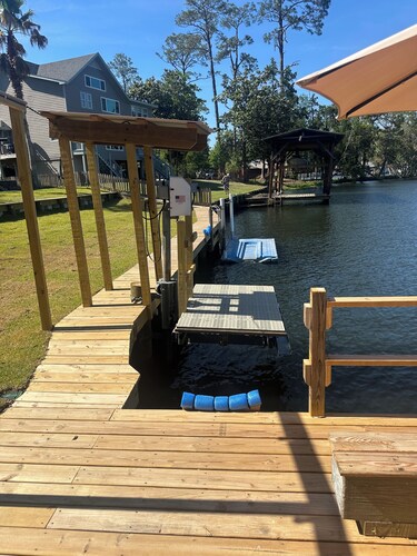 Charming 2-bedroom Fish River view upstairs apartment  in wonderful Fairhope AL