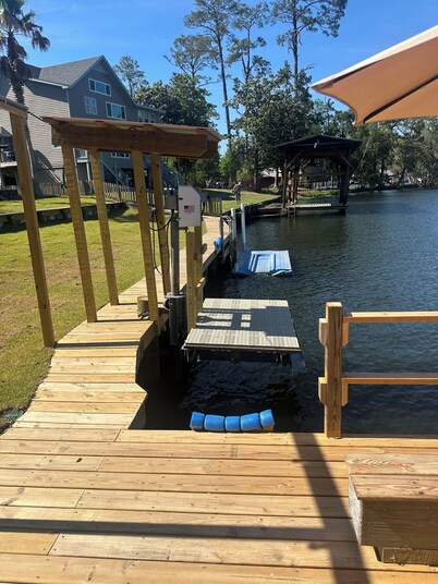 Charming 2-bedroom Fish River view upstairs apartment  in wonderful Fairhope AL