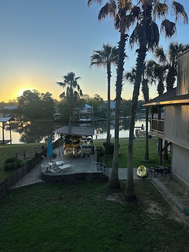 Charming 2-bedroom Fish River view upstairs apartment  in wonderful Fairhope AL