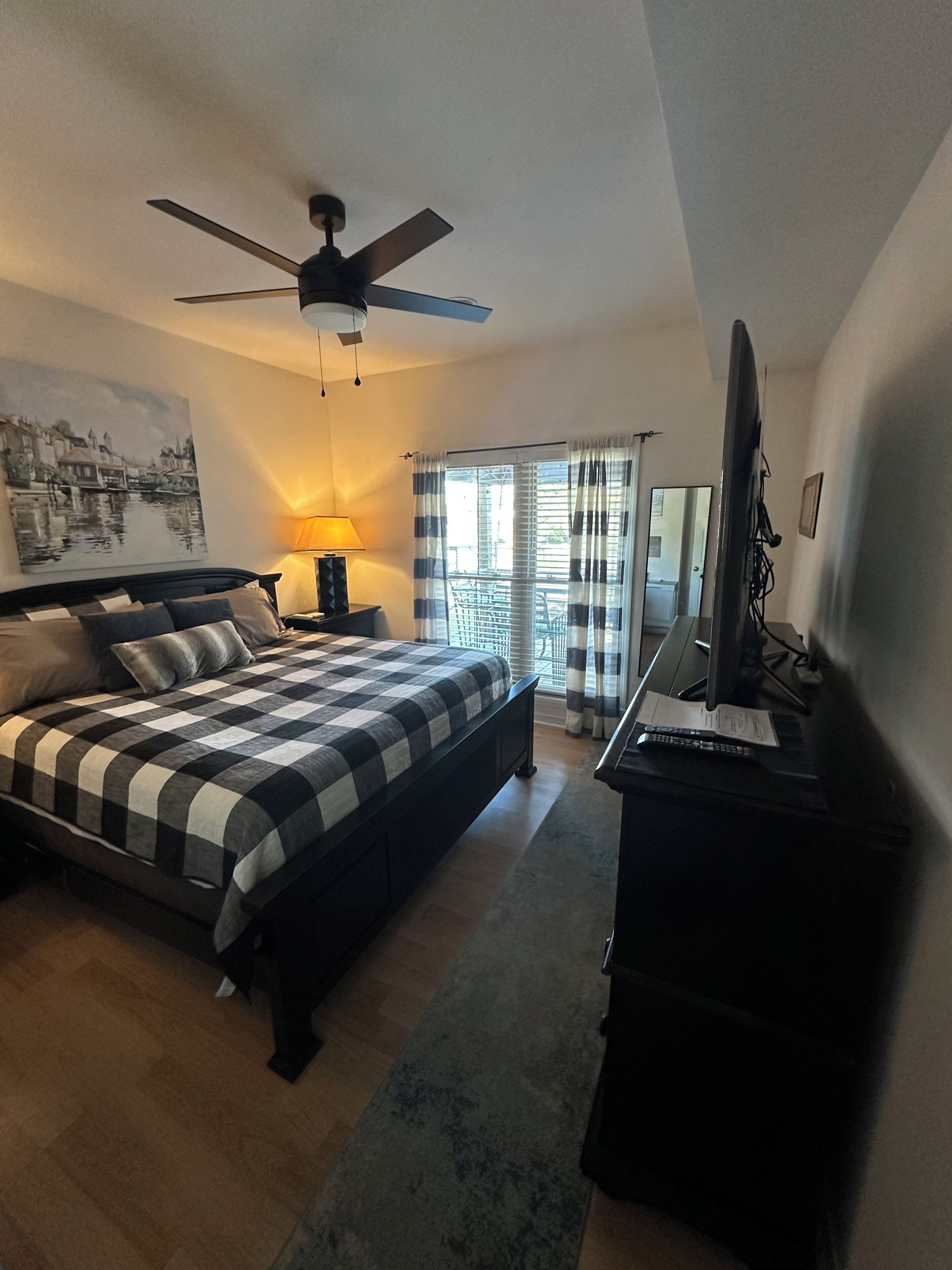 2 chambres, fer et planche à repasser, Wi-Fi, draps fournis