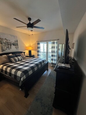 2 bedrooms, iron/ironing board, WiFi, bed sheets - Charming 2-bedroom Fish River view upstairs apartment  in wonderful Fairhope AL (Fairhope)