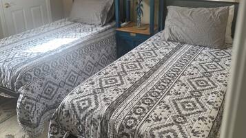 2 bedrooms, iron/ironing board, WiFi, bed sheets