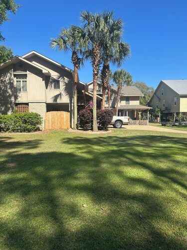 Charming 2-bedroom Fish River view upstairs apartment  in wonderful Fairhope AL