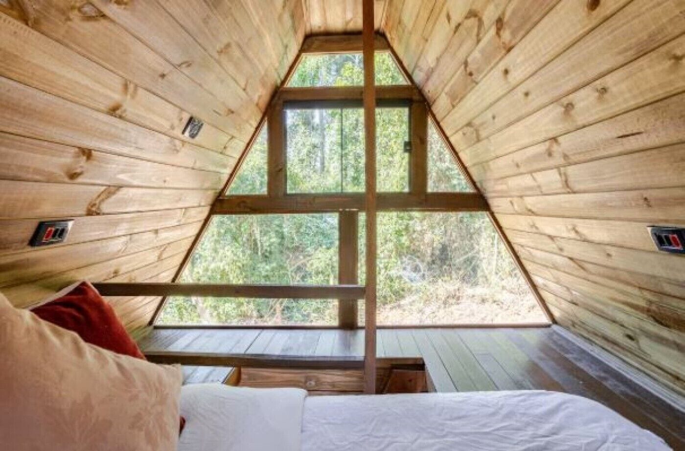 Chalet romantique, 1 lit double et 1 canapé-lit, baignoire à jets, côté cour intérieure | 1 chambre, couette en duvet, lit avec matelas Select Comfort