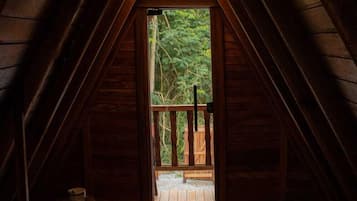 Chalet romántico, 1 cama matrimonial y sofá cama, hidromasaje, vista al patio | 1 habitación, ropa de cama de alta calidad y decoración personalizada