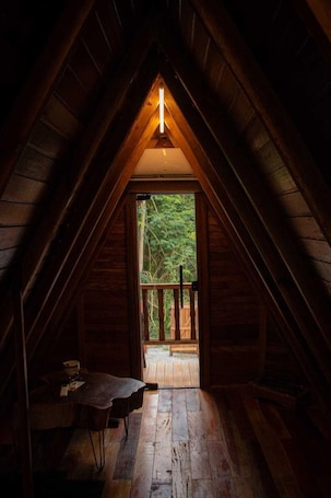 Romantic Chalet, 1 Queen Bed with Sofa bed, Jetted Tub, Courtyard View. CHALÉS SUIÇOS - Românticos na Natureza para Adultos
