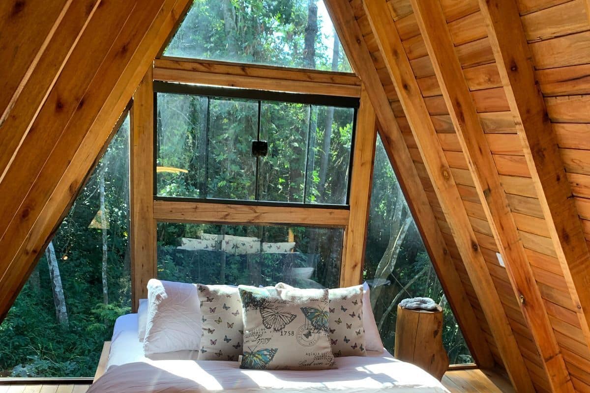 Chalet Romantique, 1 lit double et 1 canapé-lit, baignoire à jets, cÎté jardin | 1 chambre, literie de qualité supérieure, décoration personnalisée