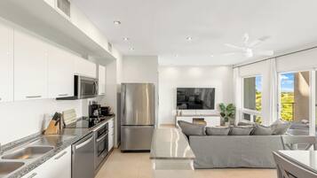 Coffee/tea maker, fridge, microwave, oven