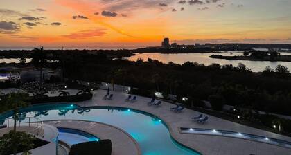 NEW! Azure Heaven, Breathtaking views, Pool, Gym