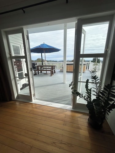 Accessible Ohope Beach Country Cottage with hot tub and indoor wood fire