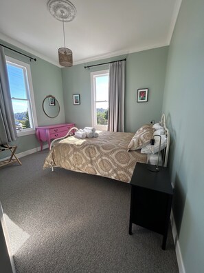 3 chambres, fer et planche à repasser, Wi-Fi gratuit, draps fournis