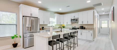 Fridge, microwave, stovetop, dishwasher