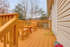 Terrace/patio - Forest Views, Deck & Fireplace: Fort Valley Escape (Fort Valley)