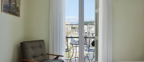 1 bedroom, iron/ironing board, travel crib, WiFi