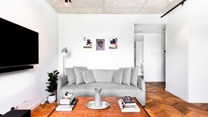 Smart TV, books - Espresso Lane - Your Perfect Fitzroy Escape (Fitzroy)