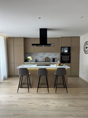 Microwave, oven, stovetop, coffee/tea maker