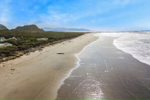 On the beach, sun loungers, beach towels - Oceanfront, Panoramic Views, Firepit, Dog Kennel, Outdoor Oasis (Rockaway Beach)