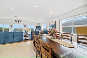 Dining - Oceanfront, Panoramic Views, Firepit, Dog Kennel, Outdoor Oasis (Rockaway Beach)