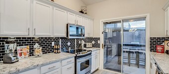 5BR Hideaway w/ Heated Pool/Hot Tub/Billiards Table