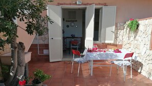 屋外ダイニングエリア