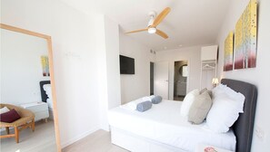 3 slaapkamers, een strijkplank/strijkijzer, gratis wifi, beddengoed