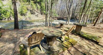 Entire Rustic Farmhouse minutes from Jay Peak