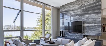 7 bed 5 bath luxury cottage in prime location on Lake Rosseau