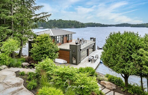 7 bed 5 bath luxury cottage in prime location on Lake Rosseau