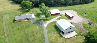 Sunset Ridge - Peaceful 3-bedroom house with WiFi and AC w/ room for your horses