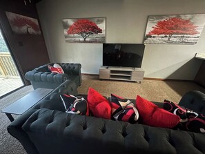 Smart TV - Cozy Convenient City Cabin 3 (Tallahassee)