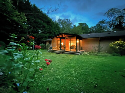 Cheerful Mid Century 3/2 Hideaway in Brevard