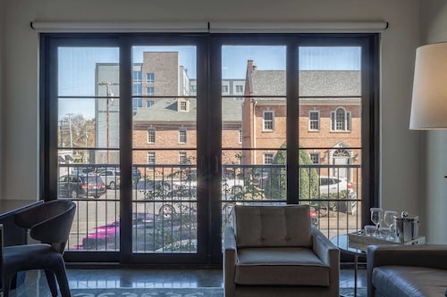 121 Hotel Floor 1 Buyout by Avantstay Entire First Floor Buyout of 121 Hotel! Sleeps 16