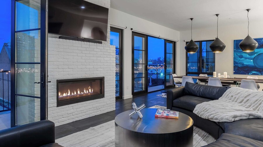 121 Hotel Floor 2 Buyout by Avantstay Entire Second Floor Buyout of 121 Hotel! Sleeps 18