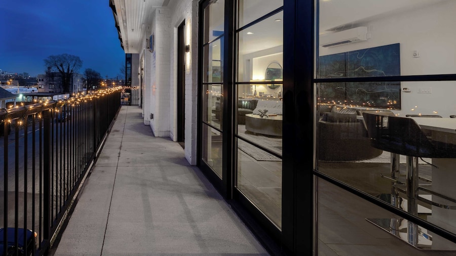 121 Hotel Floor 2 Buyout by Avantstay Entire Second Floor Buyout of 121 Hotel! Sleeps 18