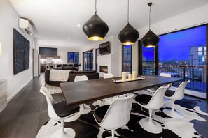Talo (Multiple Bedrooms) | Sisätilat